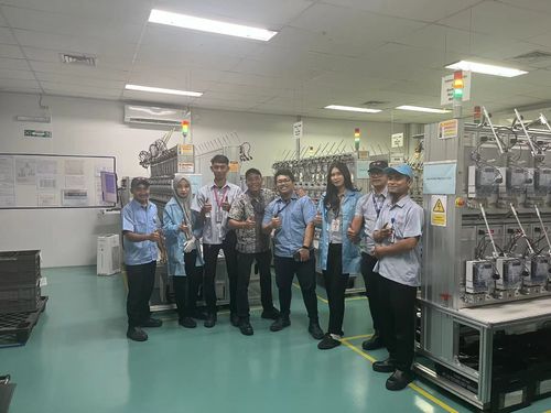 Het laatste nieuws van het bedrijf over GENY Electric versterkt partnerschap met EDMI, start met succes driefasig energiemeterkalibratiesysteem bij PT. VS in Indonesië